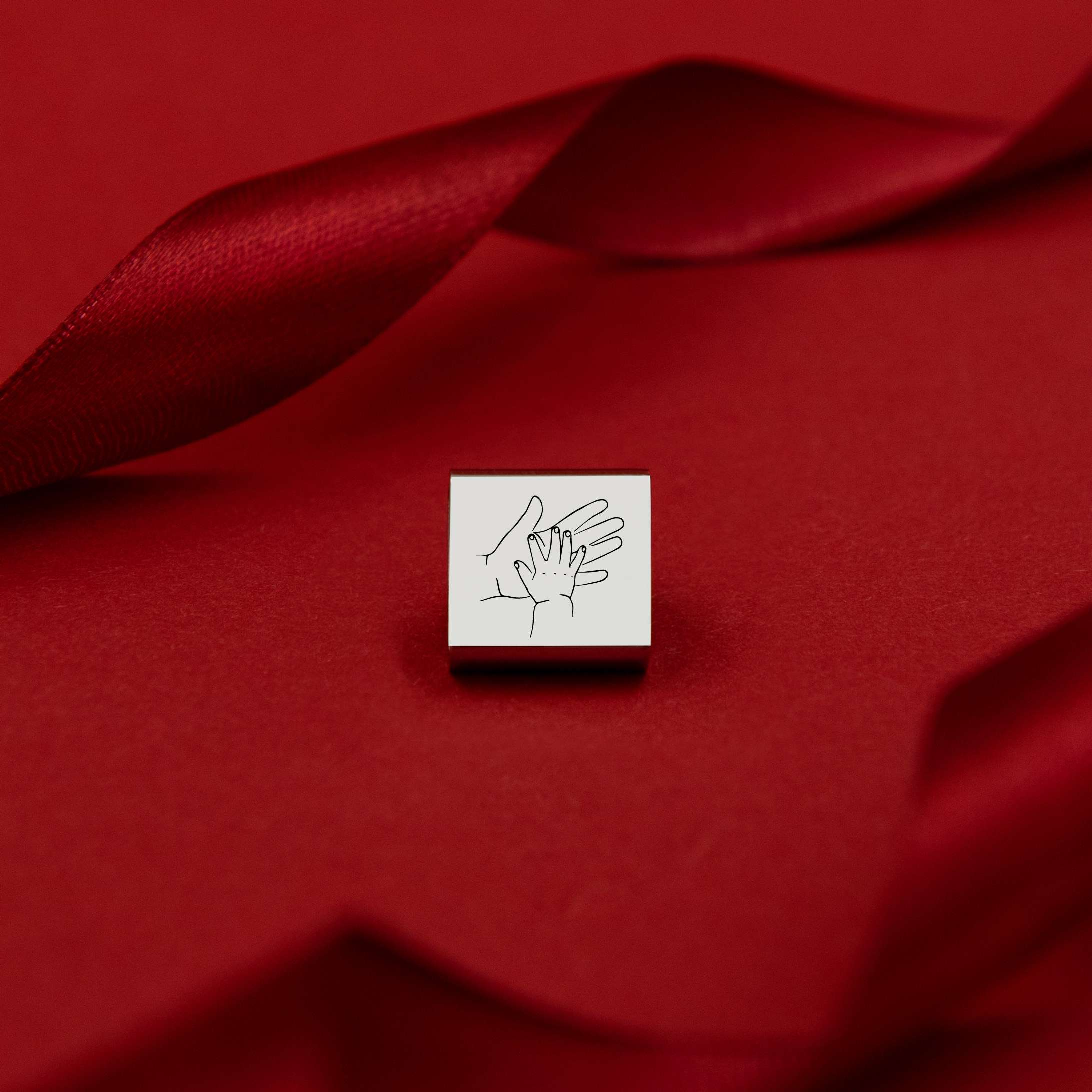 CHARM | Little Baby Hand - MILA CANTES